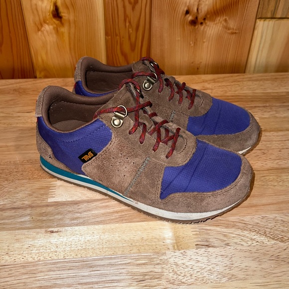 teva retro hiker shoes